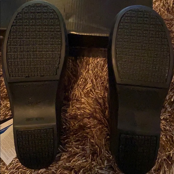 𝔻𝕣. 𝕊𝕔𝕙𝕠𝕝𝕝𝕤 𝕨𝕠𝕣𝕜 𝕤𝕙𝕠𝕖𝕤. - Picture 2 of 4